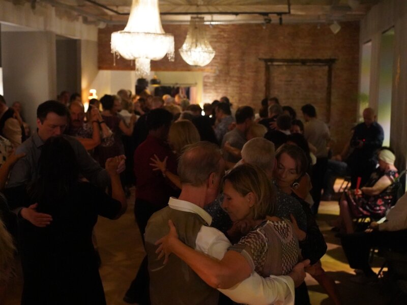 ONE TANGO Salon — impression