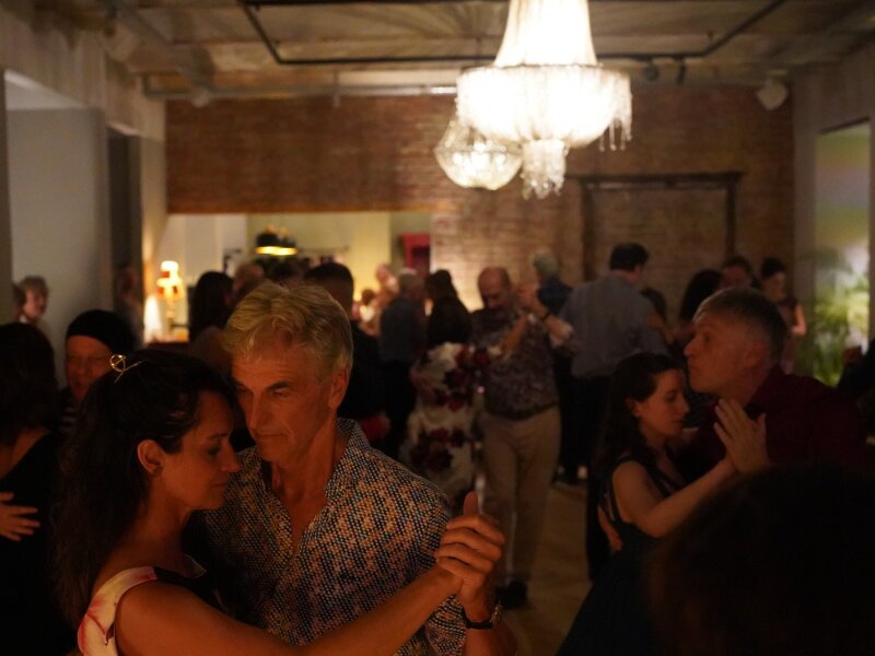ONE TANGO Salon — impression